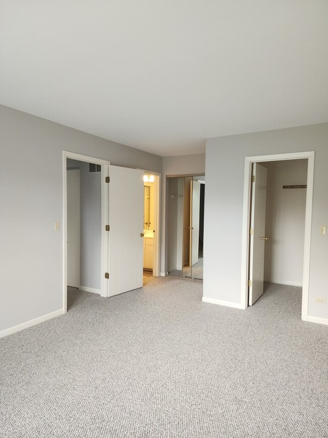 Building Photo - 252 Kensington Ct