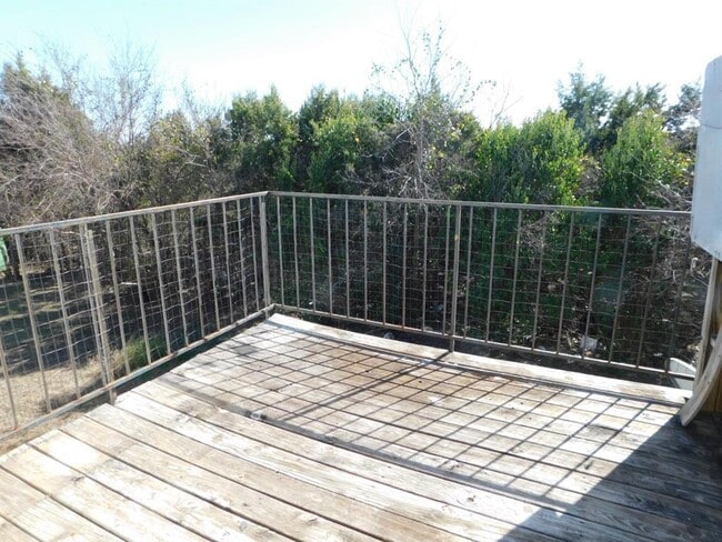 Building Photo - 1002 Southwalk St