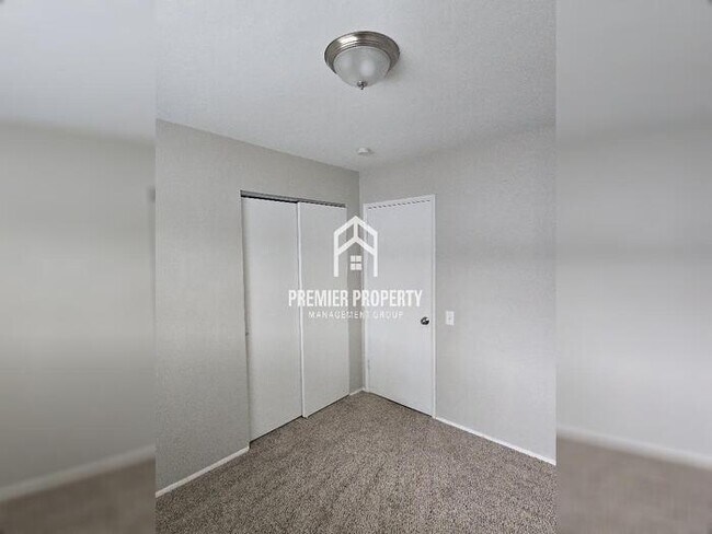 Building Photo - 670 Charvel Dr