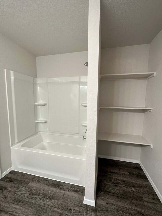 Building Photo - PRELEASING NOW | 3 Bed, 2 Bath Home with Open Layout in East Village