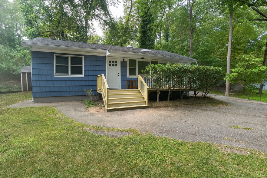 Building Photo - 258 N Country Rd