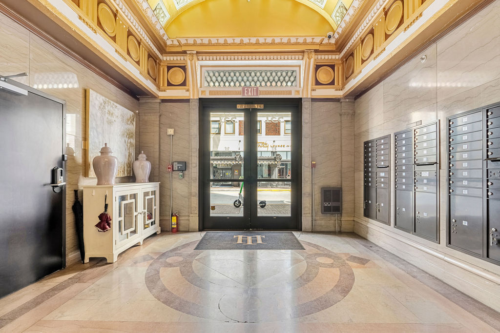 Building Photo - 531 S Gay St