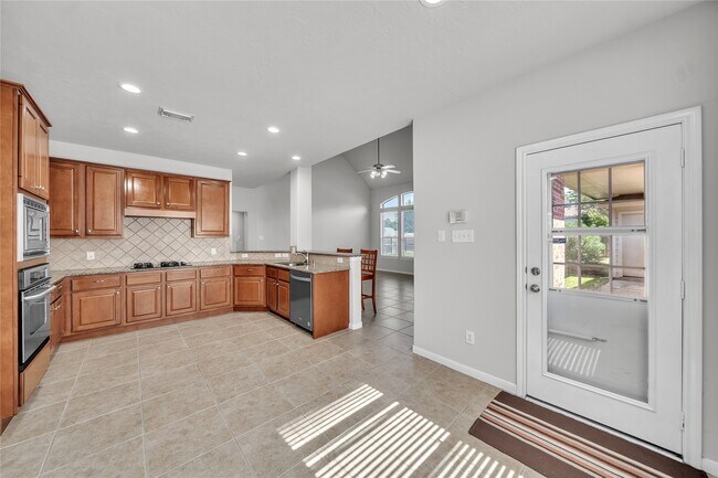 Building Photo - 17426 Memorial Blossom Dr