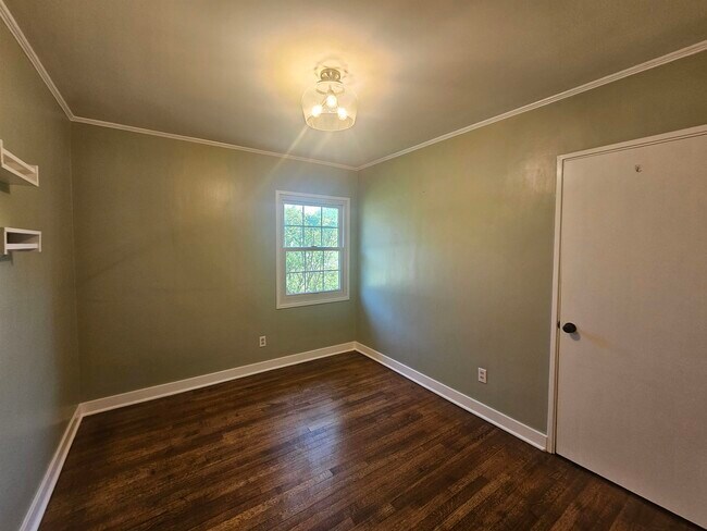 Building Photo - 4093 Hilldale Ave