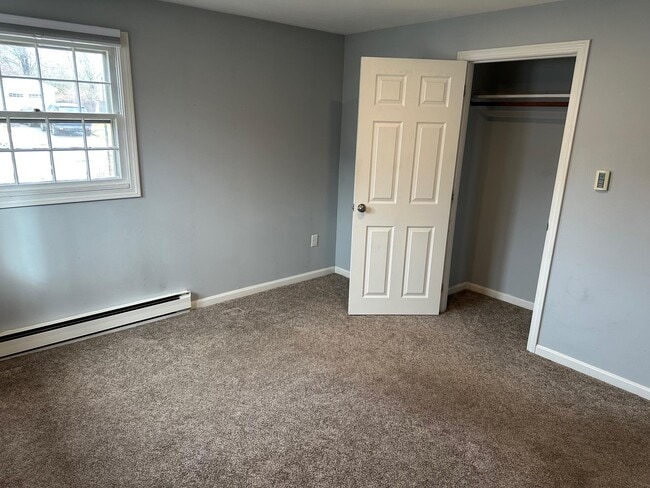 Building Photo - 2 Laperle Ave