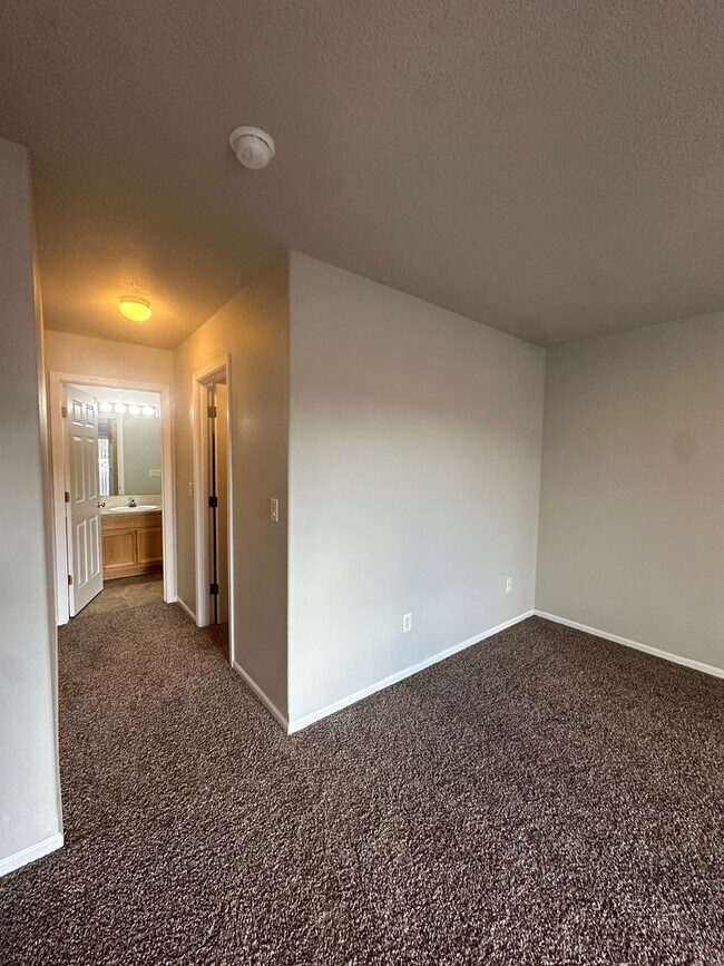 Building Photo - 1297 NE Dawson Dr