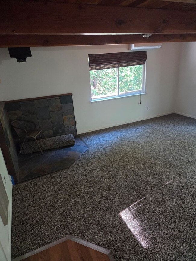 Building Photo - Charming 3-Bed, 2-Bath Home in Peaceful Tw...
