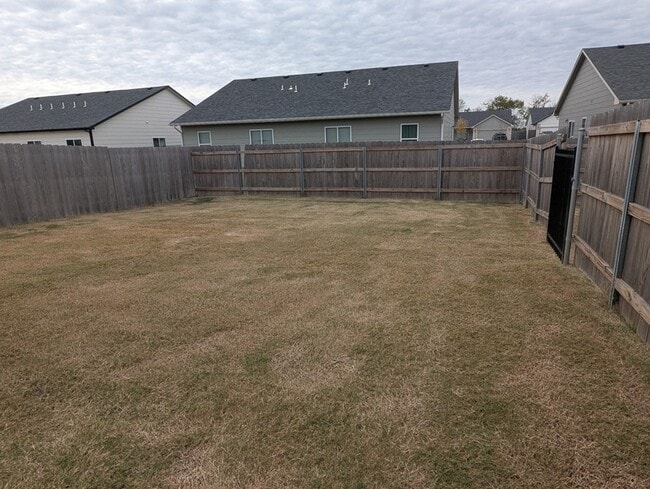 Building Photo - 5123 N Cypress St