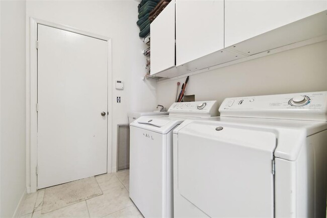 Building Photo - 1411 Clearglades Dr