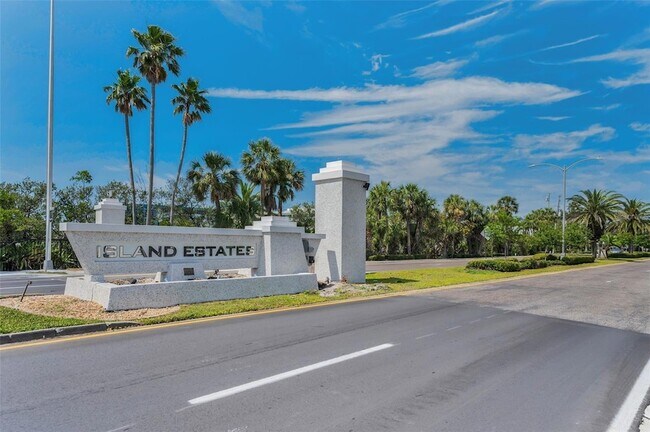 Building Photo - 415 Island Way