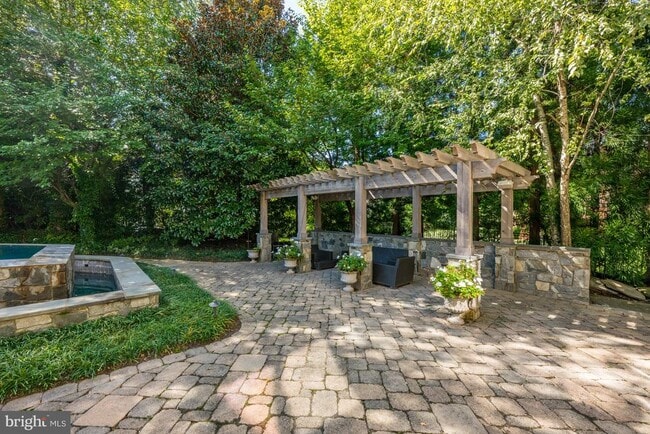 Building Photo - 8305 Fox Haven Dr