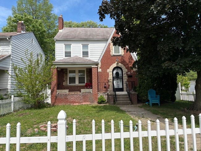 Building Photo - 516 Wrexham Ave