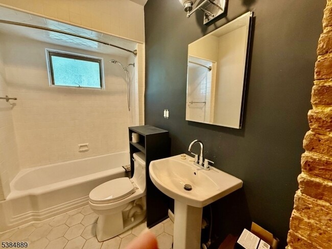 Building Photo - 37 Oakland Terrace