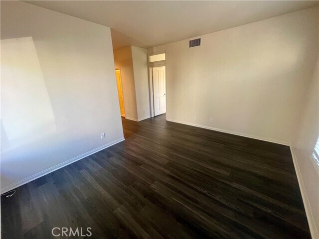 Building Photo - 6 Emerald Glen