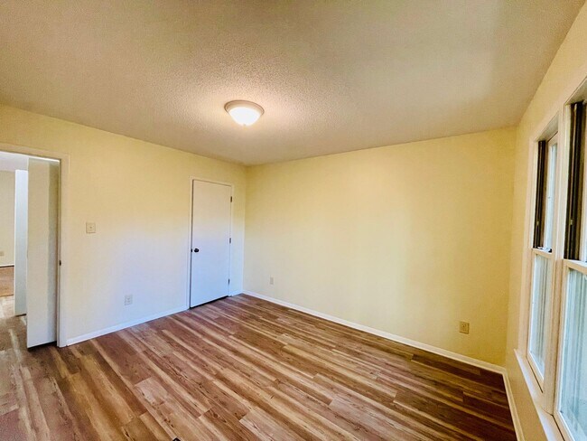 Building Photo - A Beautiful Updated End Unit Townhouse in Coventry, with 2 bedrooms on the first floor. Right nex...