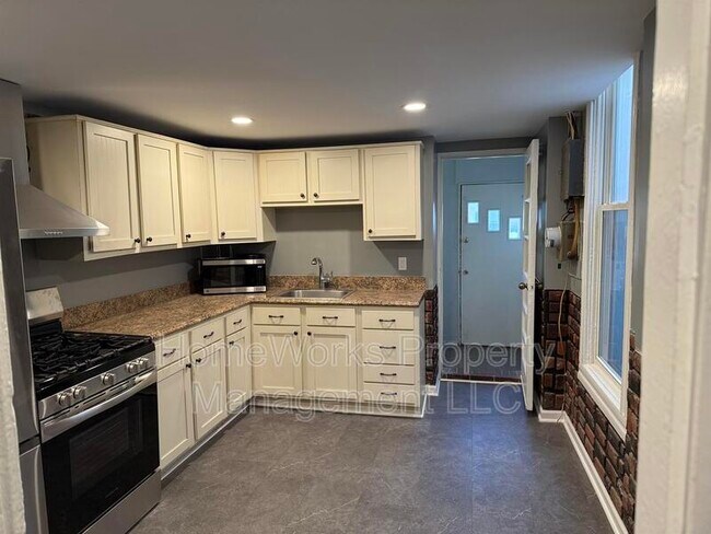 Building Photo - 1139 Hull St