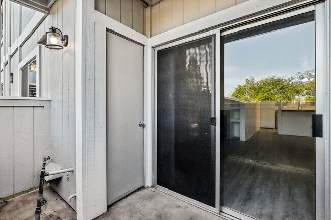 Building Photo - Cobble Creek