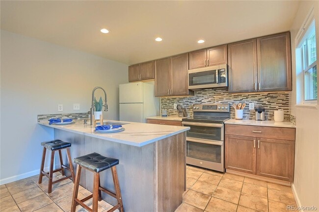 Building Photo - 10419 Iris Way