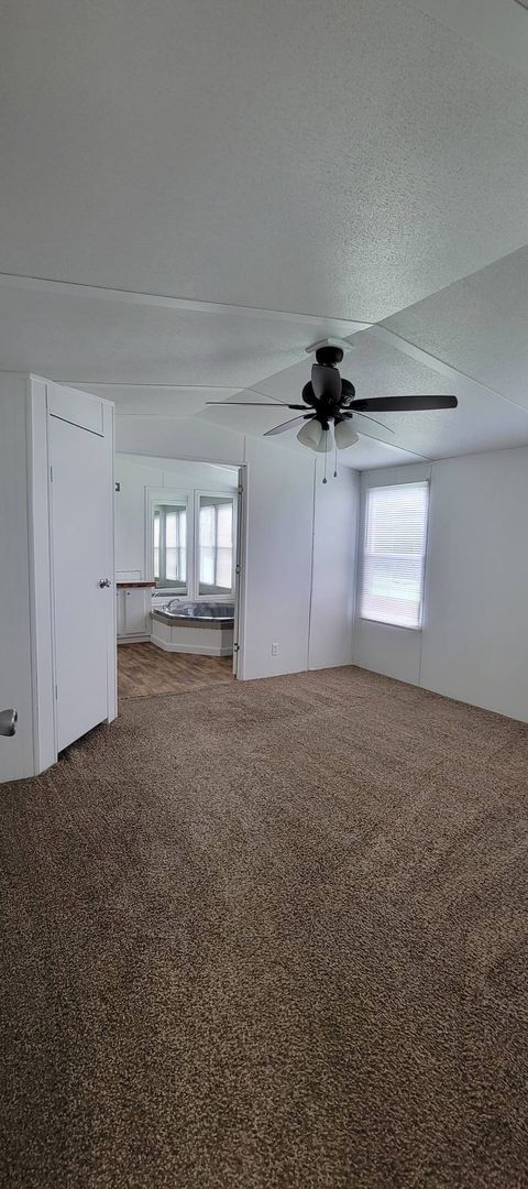 Building Photo - Ready to Move in