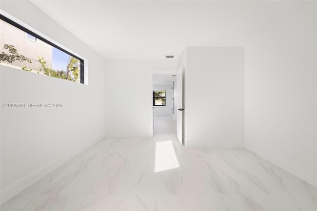 Building Photo - 3640 SW 13th St