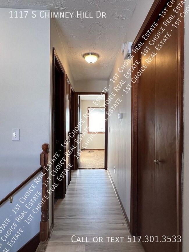 Building Photo - 1117 S Chimney Hill Dr