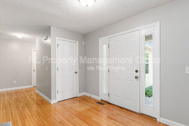 Building Photo - 5551 Ainsley Dr