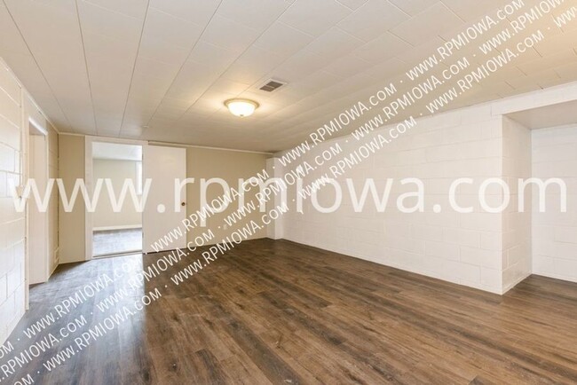 Building Photo - 1402 Linden Dr