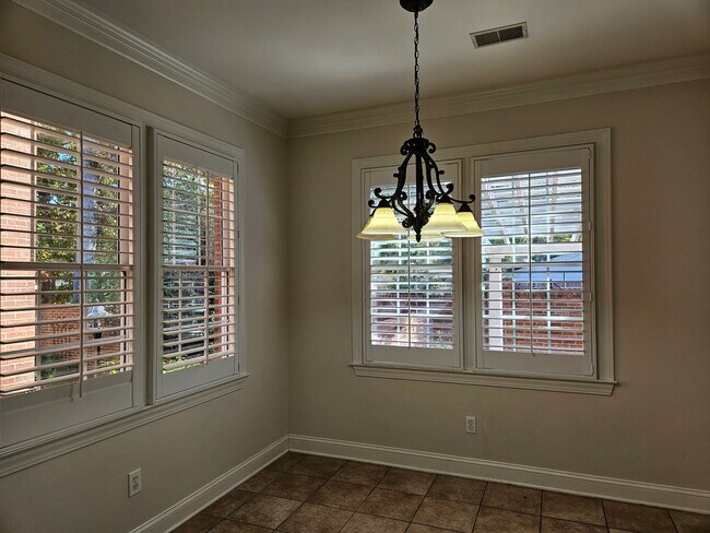 Building Photo - 104 Garden Trail Ln