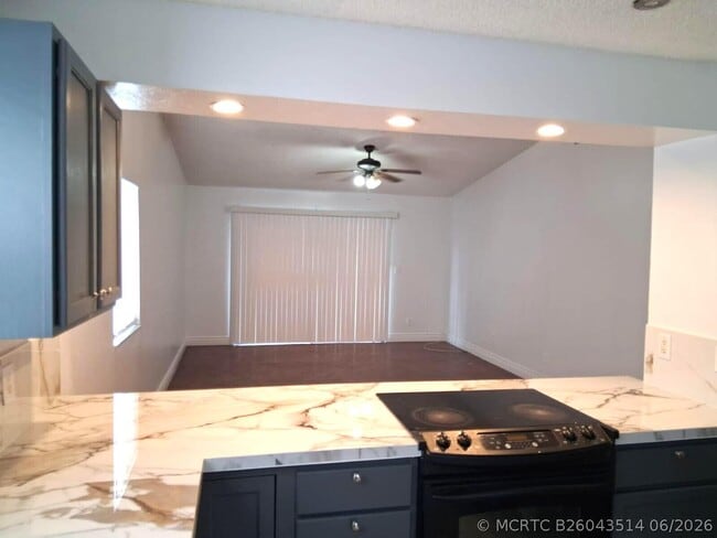 Building Photo - 3808 Inlet Cir