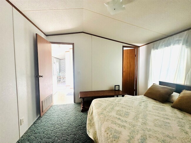 Building Photo - 9012 Spruce St