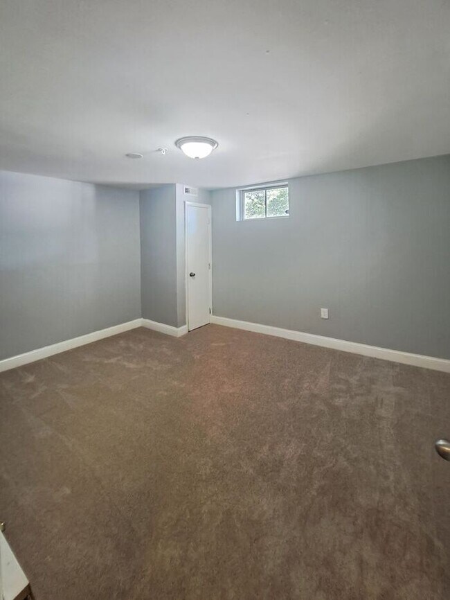 Building Photo - Amazing 4 Bedroom, 4 Bath SFH Corner Lot, ...