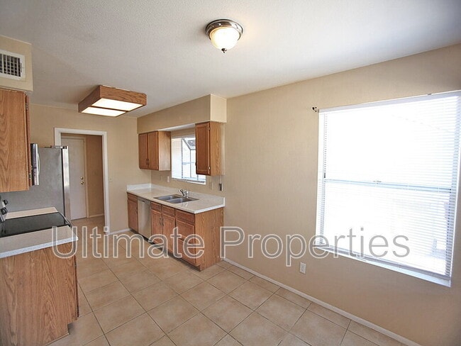 Building Photo - 6938 W Cochise Dr