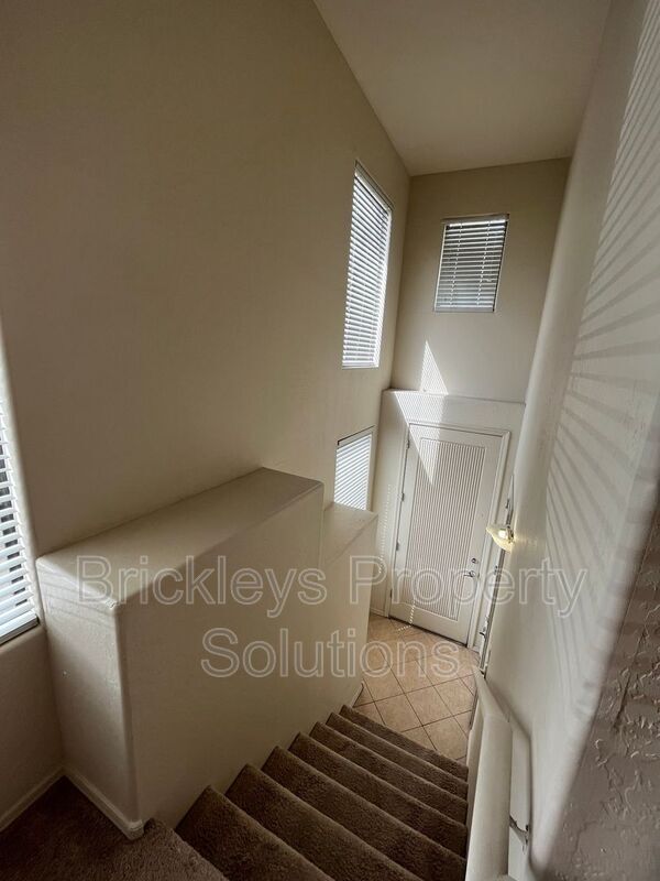 Building Photo - 705 W Queen Creek Rd