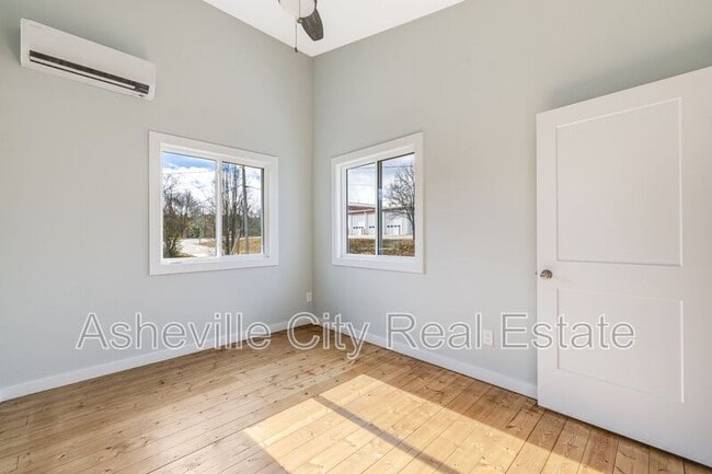 Building Photo - 12 New St