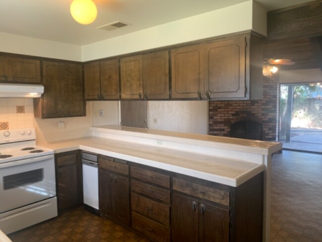 Building Photo - 810 Madrone Ave