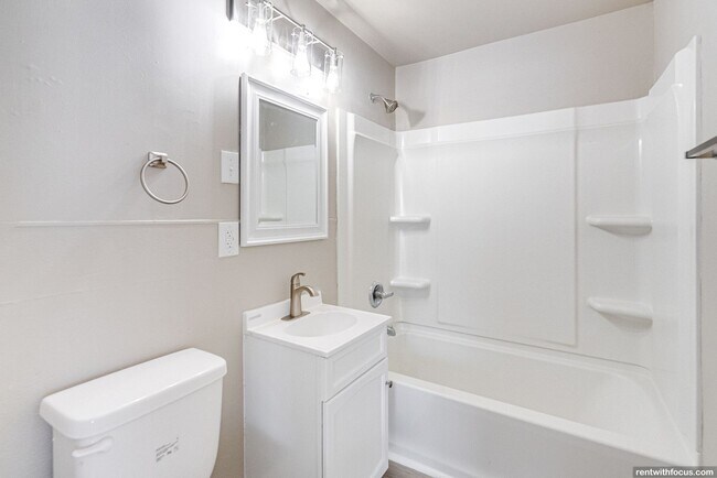 Building Photo - 1001 Main Ave