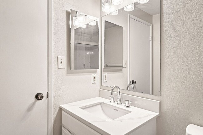 Building Photo - 6741 Altiplano Way
