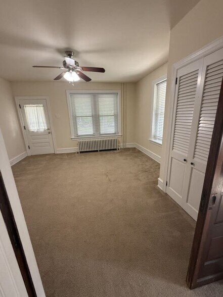 Building Photo - 405 Maple Ave