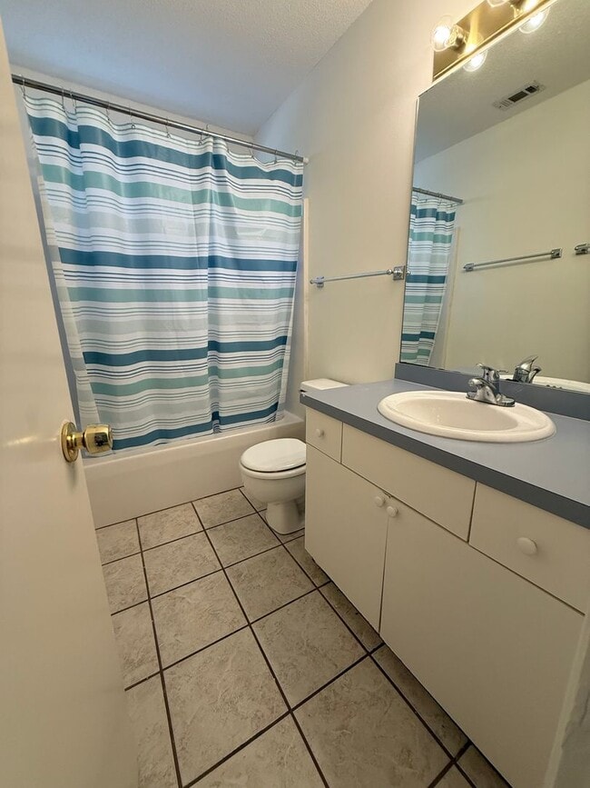 Building Photo - New Listing!