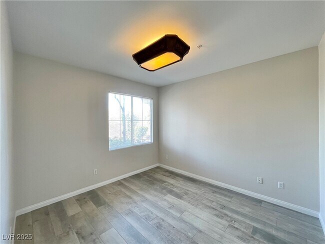 Building Photo - 9050 W Warm Springs Rd