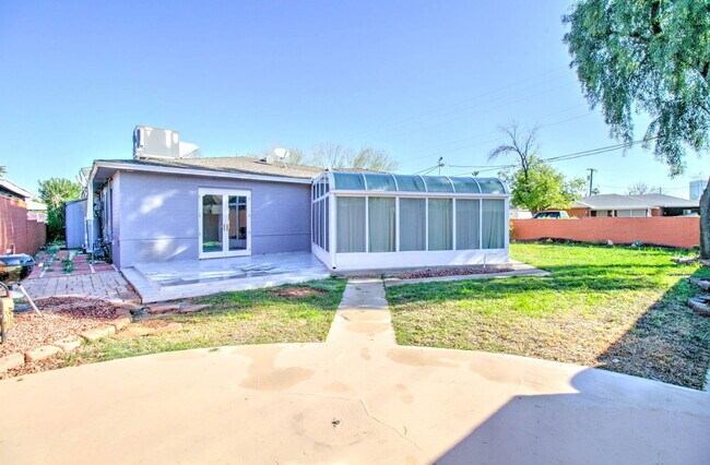 Building Photo - 1301 W Mulberry Dr