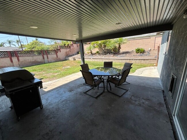 Building Photo - 16025 Pescados Dr