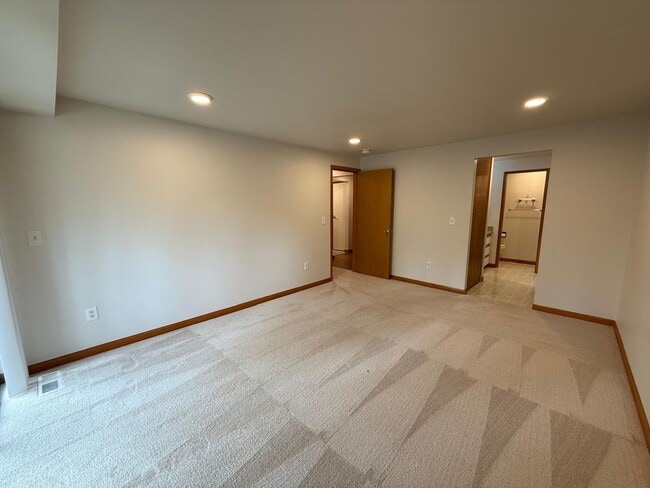 Building Photo - Updated 2BR Condo Near Juanita Village & Beach – Pool, Gym, Parking Included