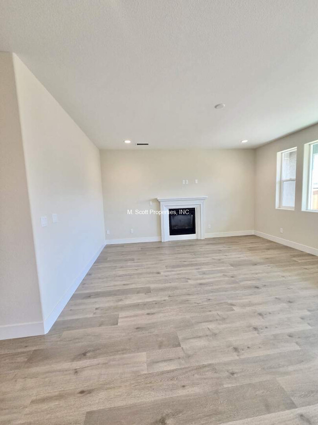 Building Photo - 445 Golden Gate Ct
