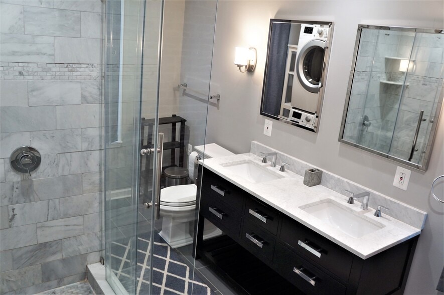 Building Photo - 618 E Girard Ave