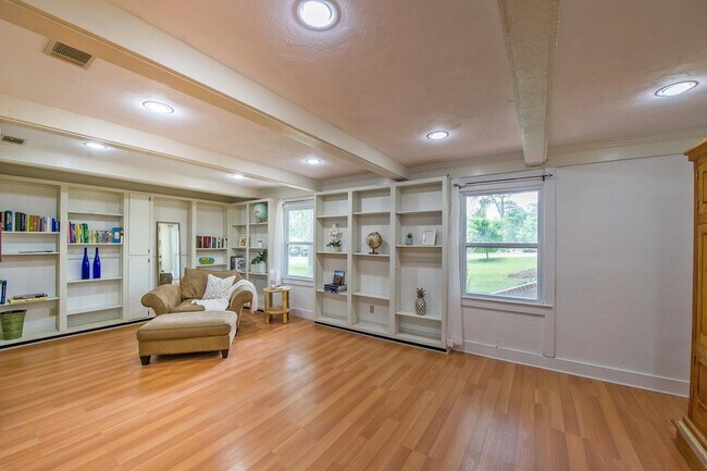 Building Photo - 3086 Waterford Dr