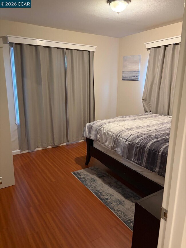 Building Photo - 558 A St