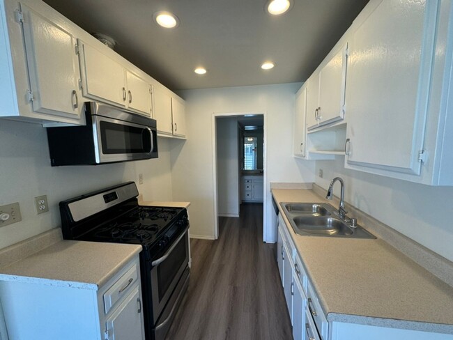 Building Photo - 1 Bedroom 1 Bathroom Condo in La Habra