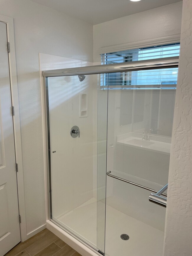 Building Photo - 901 S Smith Rd