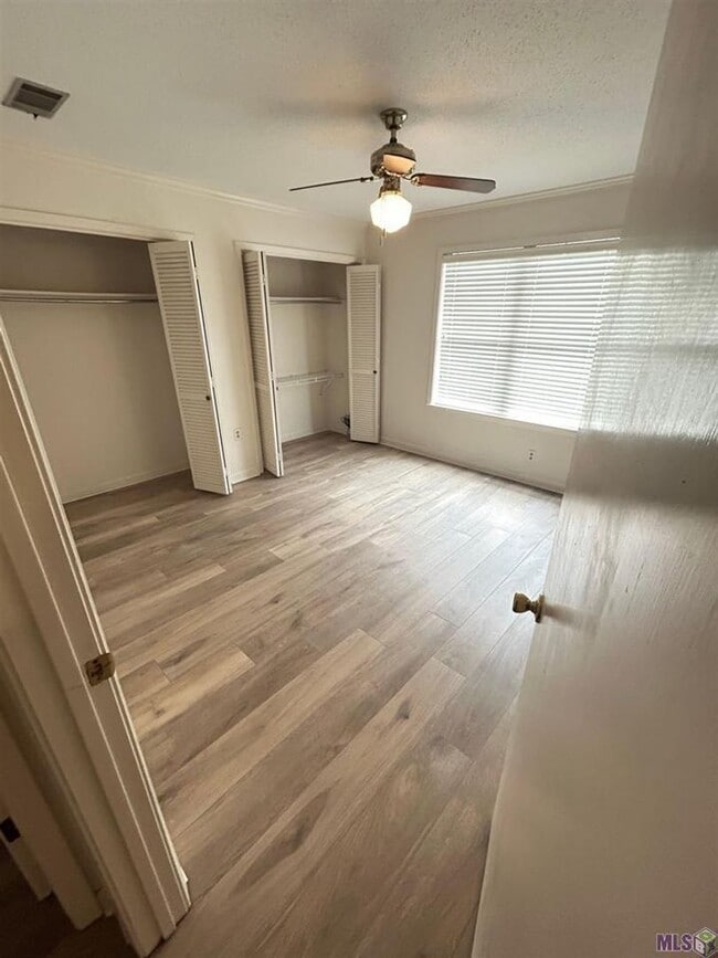 Building Photo - Charming 2-Bedroom Townhome in Desirable P...